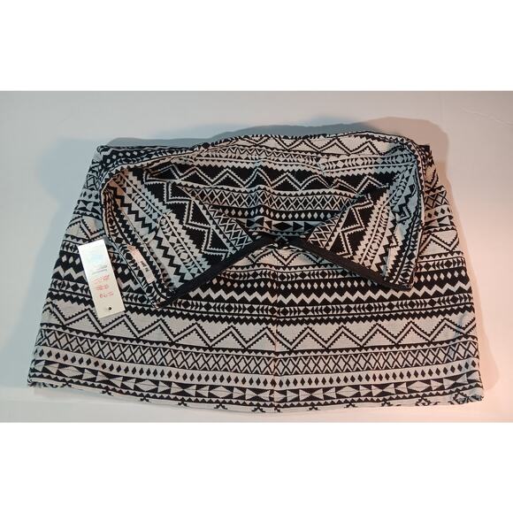 Francesca’s Aztec Print Knit Mini Skirt Black White Geometric Tribal Size M - Picture 6 of 6